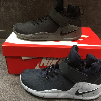 【NEW】NIKE KWAZI SE