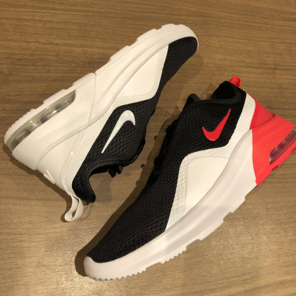 NEW!!【NIKE AIRMAX MOTION 2】