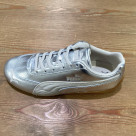【PUMA】話題性的鞋子Speedcat Silver WNS色02在MURASAKI SPORTS福岡PARCO店進貨!