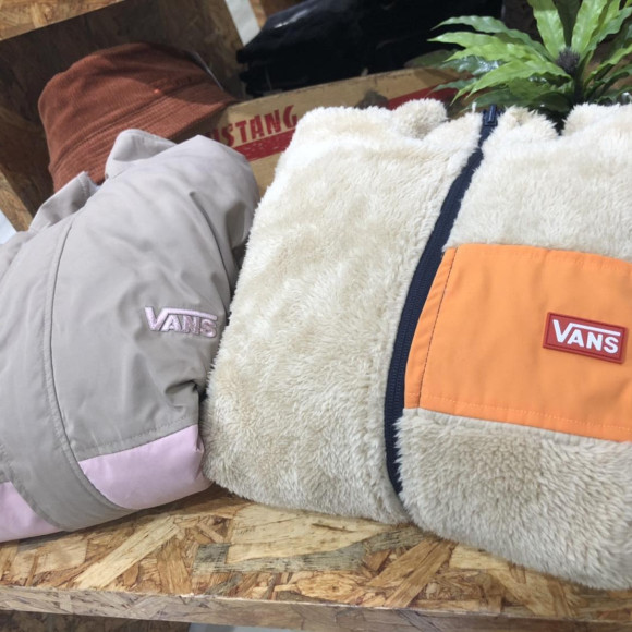 ☆VANS　バンズ　レディース　リバーシブルジャケット☆