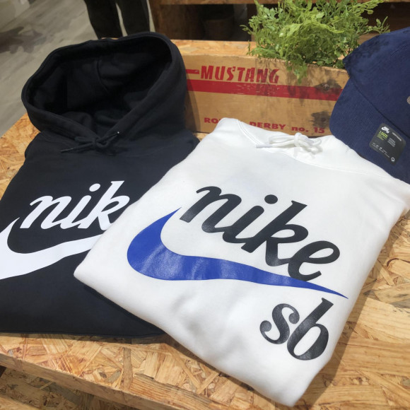 ☆NIKESB　ナイキエスビー　新入荷　ユニセックス　パーカー☆