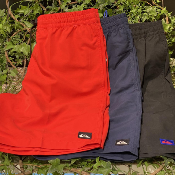 ☆QUIKSILVER  メンズ サーフパンツ トランクス　  水着　入荷☆