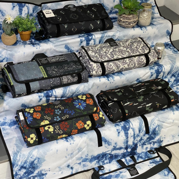 KIU ピクニックシート新入荷！
