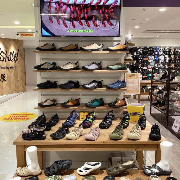 KEENのサンダル・シューズ：地域No.1の品揃えであなたを足元から支える！