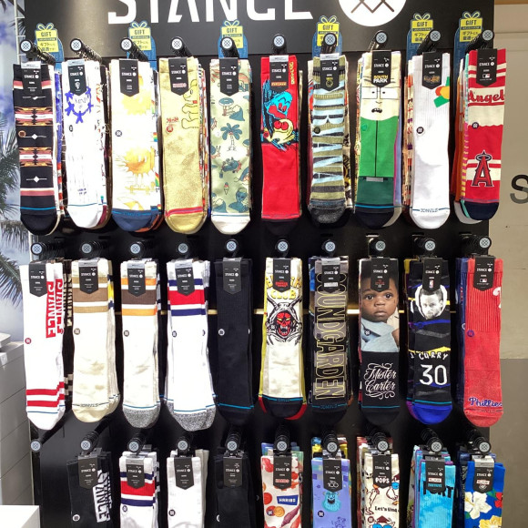 STANCEでサンダルコーデをワンランクアップ！ 夏の足元を個性と快適さで彩る 