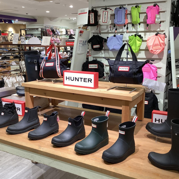 HUNTER レインブーツ＆バッグ：雨の日もオシャレに過ごせる英国発の定番アイテム