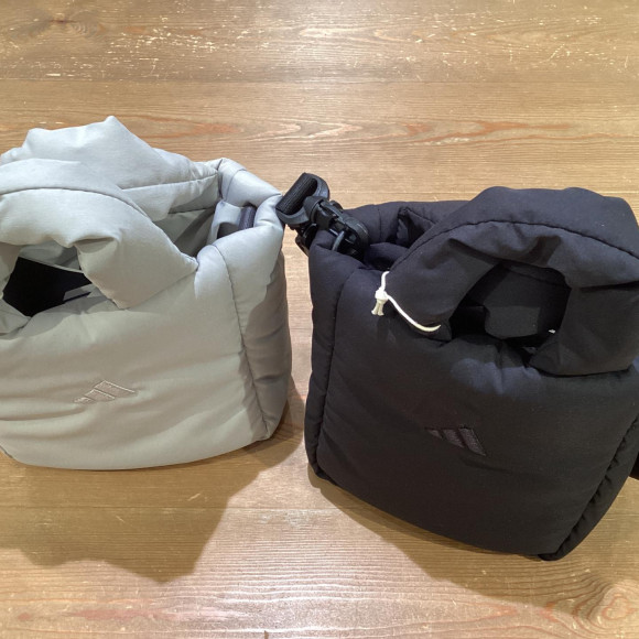 我们从阿迪达斯运来了紧凑的挎包!