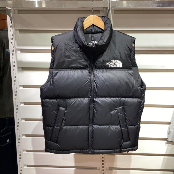 THE NORTH FACE Nuptse Vest：冬の定番、レトロな魅力と究極の暖かさ
