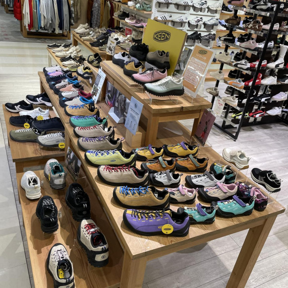 【地域1番！ムラサキスポーツ福岡パルコ店 KEEN JASPERシリーズ】