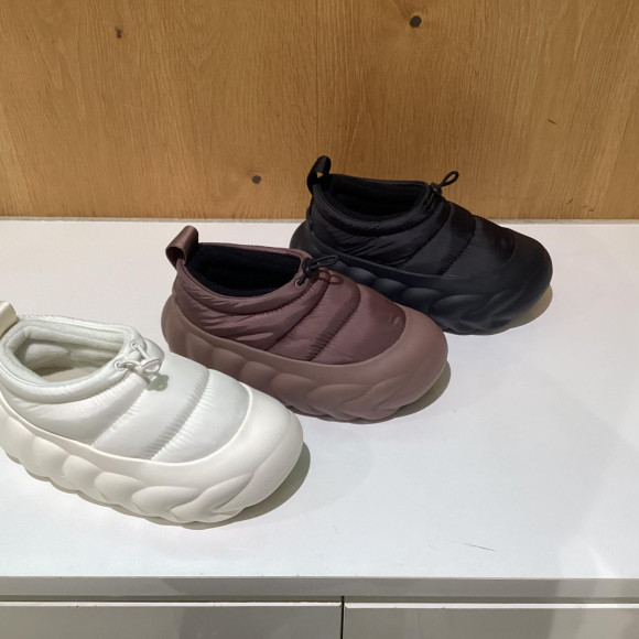 【Crocs Overpuff Shorty is in stock at MURASAKI SPORTS Fukuoka Parco store in various colors!】