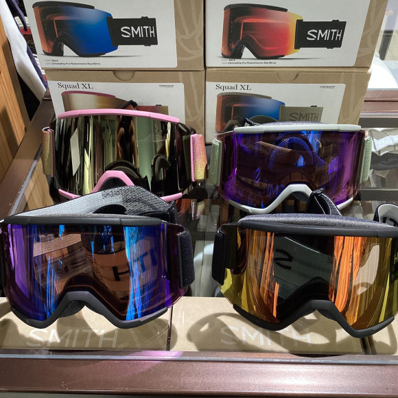 【超ワイドな視界！】SMITH Squad XL がムラサキスポーツ福岡パルコ店に様々なカラーで集結！