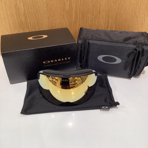 【究極の視界体験】OAKLEY FLIGHT DECK (O LIGHT DECK) がムラサキスポーツ福岡パルコ店に入荷！