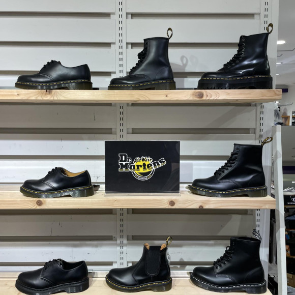 【福岡・天神】Dr.Martens (ドクターマーチン) を探すならムラサキスポーツ福岡パルコ店へ！定番から厚底まで豊富なラインナップ