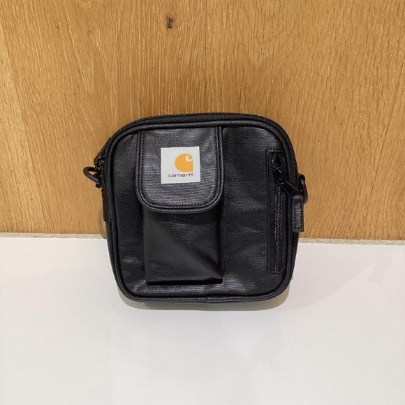 【Carhartt WIP】人気モデル「DEAN ESSENTIALS BAG」がムラサキスポーツ福岡パルコ店に入荷！