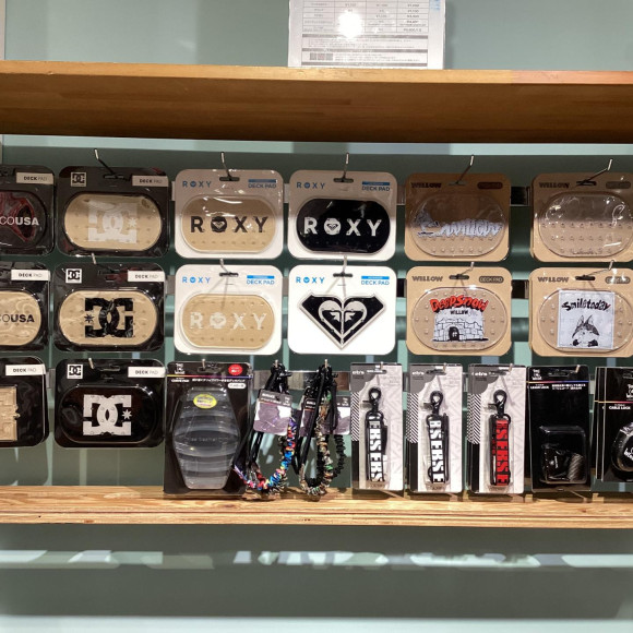 福岡・天神でスノーボードのデッキパッド＆リーシュコードを探すなら！ムラサキスポーツ福岡パルコ店の商品ラインナップ紹介