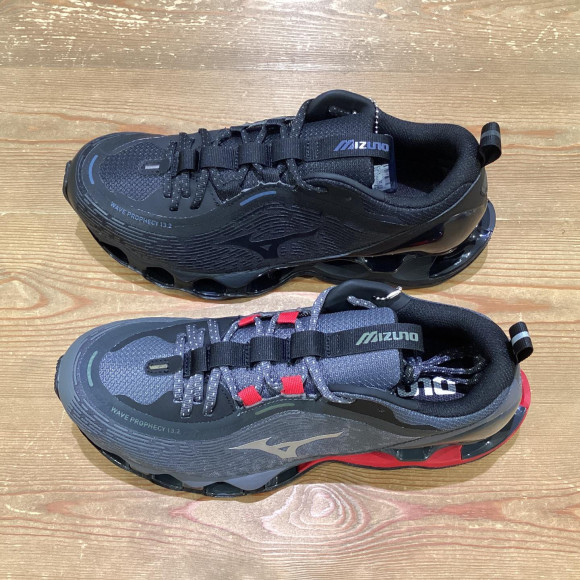 福岡・天神で話題！MIZUNO「Wave Prophecy 13.2」の2カラーがムラサキスポーツ福岡パルコ店に入荷！