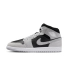 【NIKE　AIR JORDAN 1 MID】