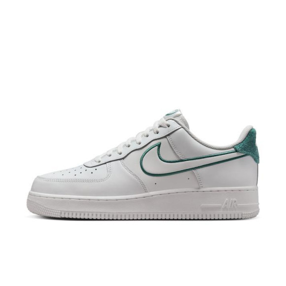 【NIKE AIR FORCE 1 '07 LV8】