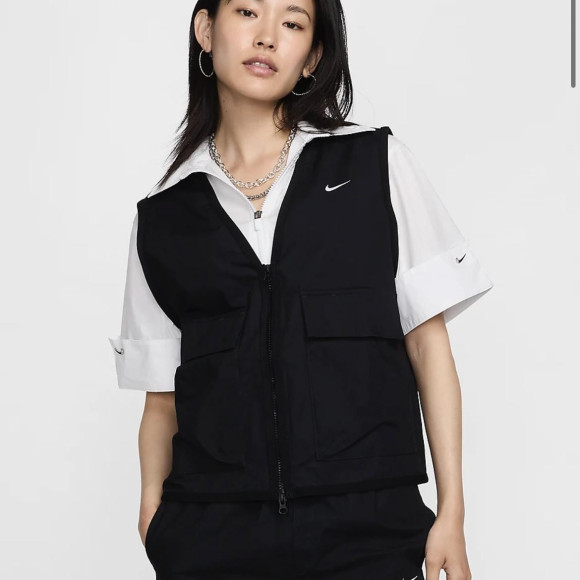 【NIKE W ESS WVN CRGO VEST】