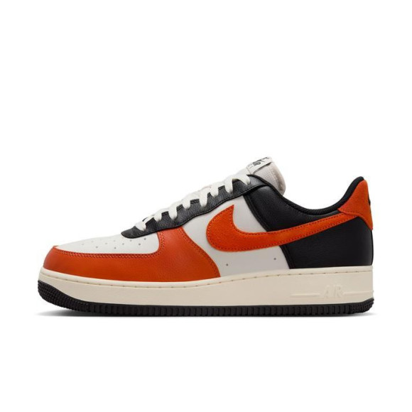 【NIKE AIR FORCE 1 '07 LV8】