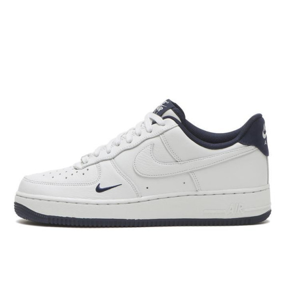 【NIKE AIR FORCE 1 '07 LV8】