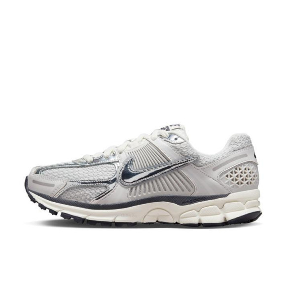 【NIKE ZOOM VOMERO 5】