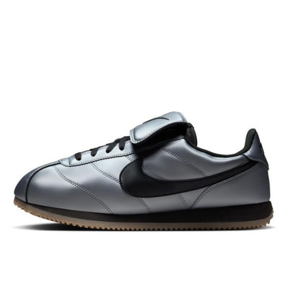 【NIKE　CORTEZ SE】