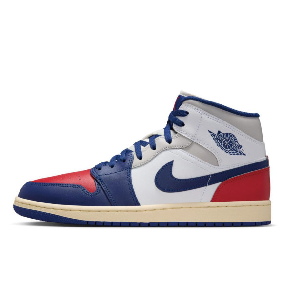 【NIKE　AIR JORDAN 1 MID】