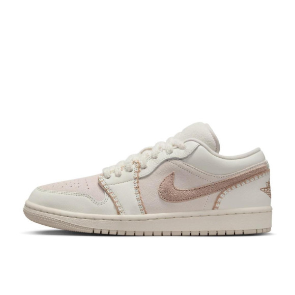 【NIKE　W AIR JORDAN 1 LOW SE】