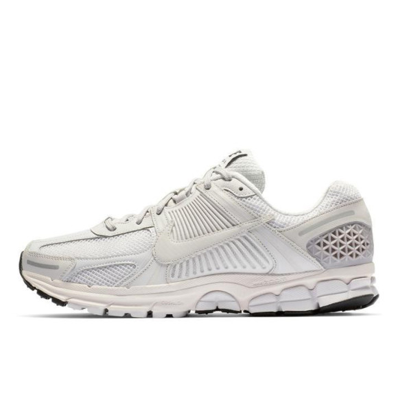 【NIKE ZOOM VOMERO５SP】