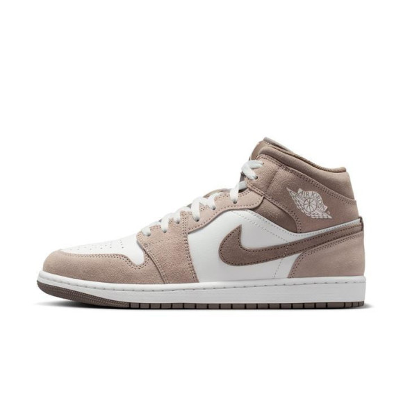 【NIKE　AIR JORDAN 1 MID】