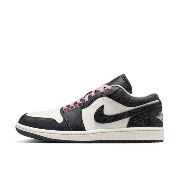 【NIKE　W AIR JORDAN 1 LOW SE】