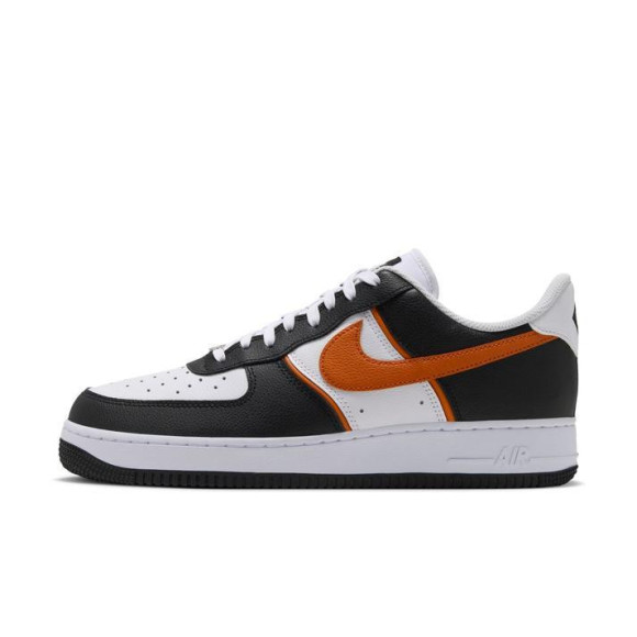 【NIKE　AIR FORCE 1 '07 LV8 SPORT】
