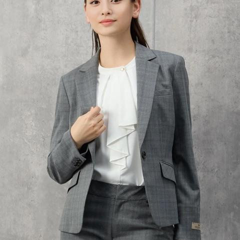 春のおしゃれなチェックスーツ