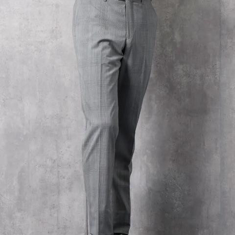 涼しい軽量美脚パンツ