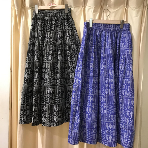 ブロック柄ギャザーフレアスカート