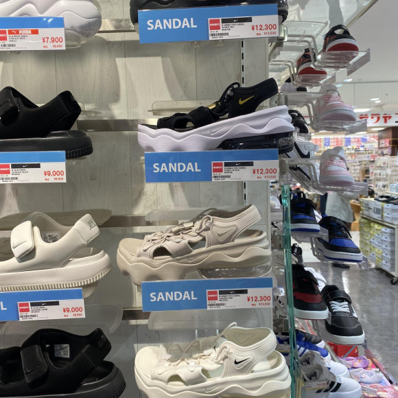 ☆昨年大人気のサンダル入荷☆