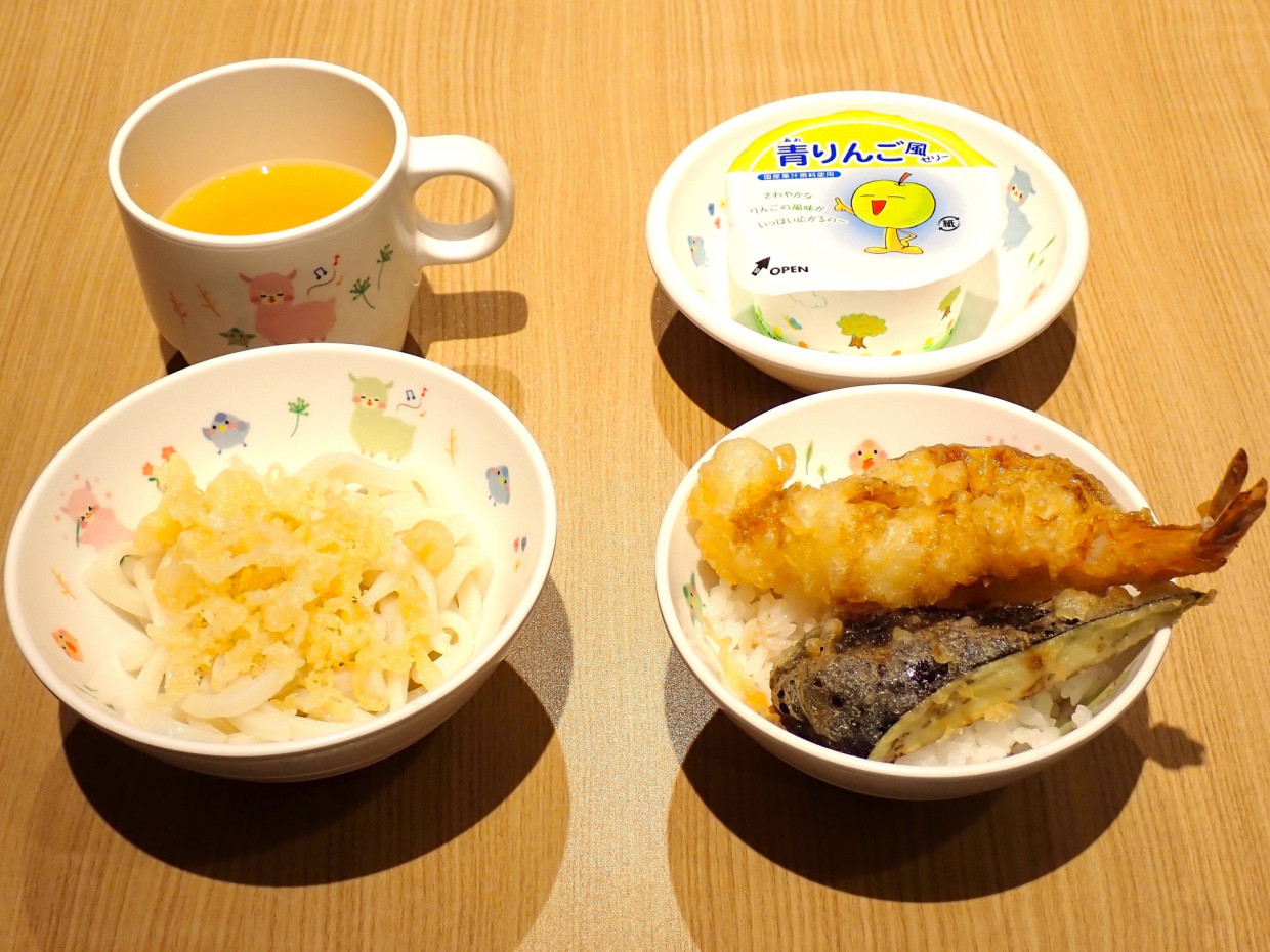 ミニ天丼とミニうどん　680円