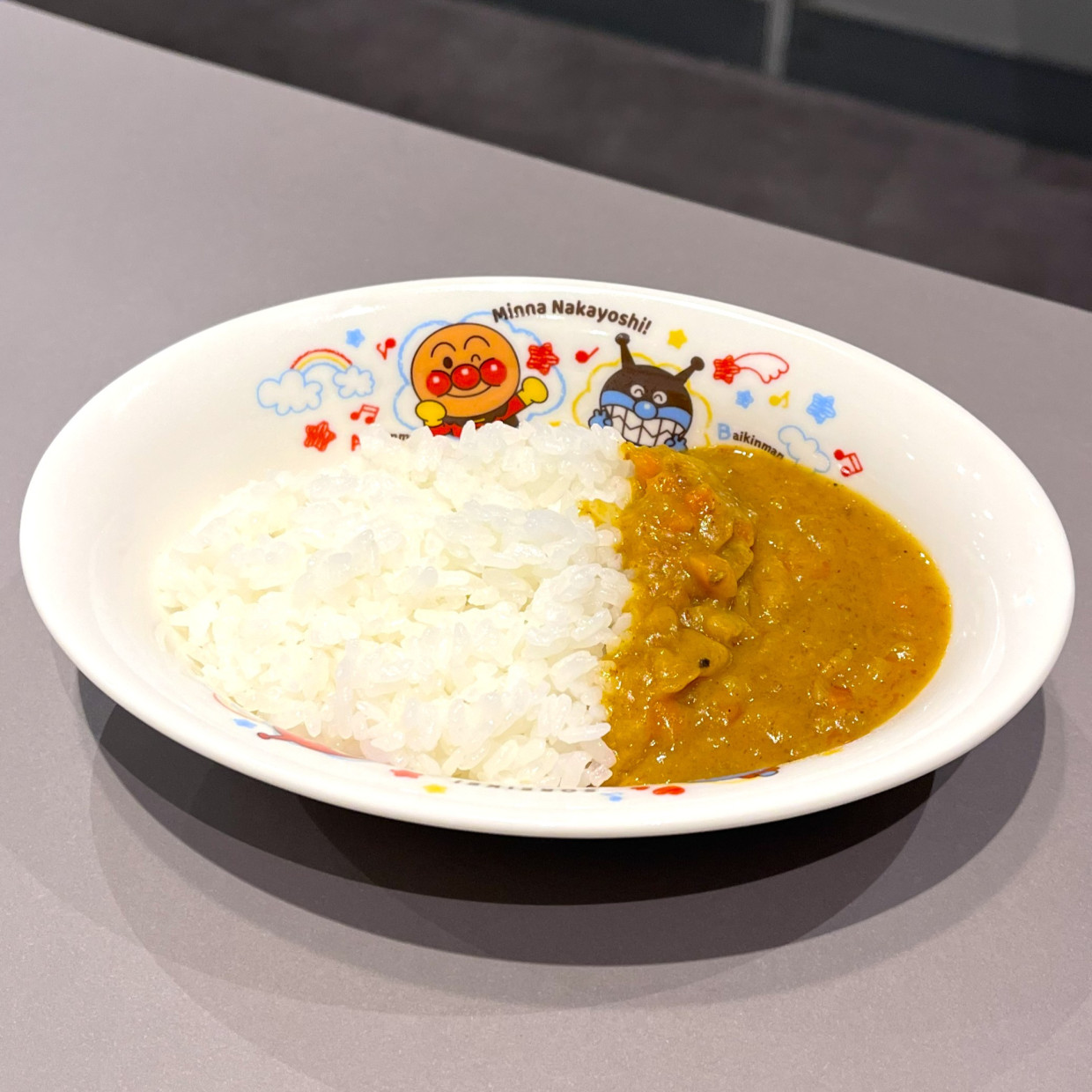 カレー(ご飯100g)　550円