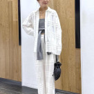 刺繍が素敵なセットアップを着て...