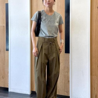 リラクシーな着心地とストレッチ...
