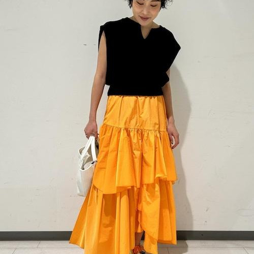 ニット×スカートとシンプルです...