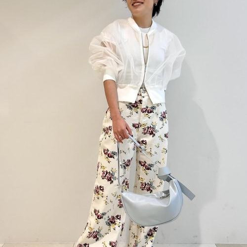 花柄プリントのデニムが主役のカ...