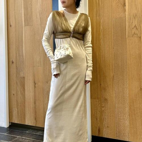 モードなデザインで一枚でキマる...