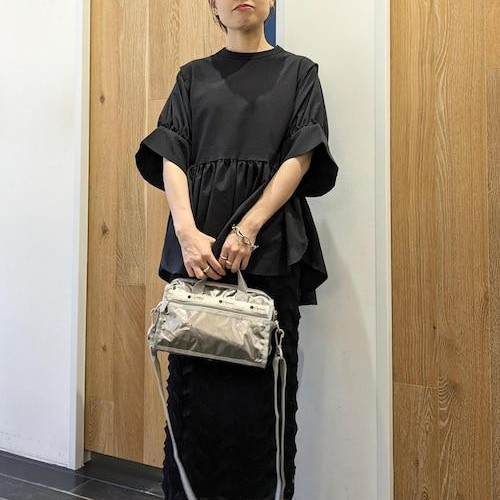 去年大人気のこちらのプルオーバ...