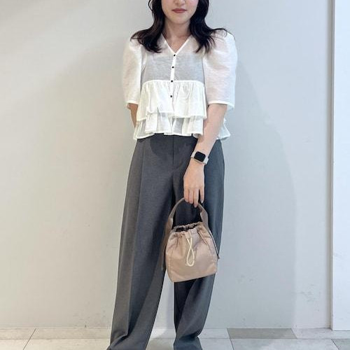 袖のボリュームとフリルが可愛い...