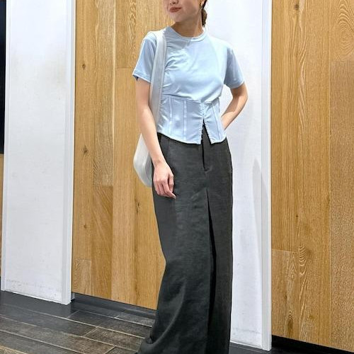 コルセットを着たようなデザイン...