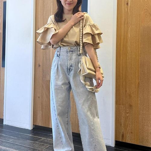 袖のフリルが可愛いトップスのご...