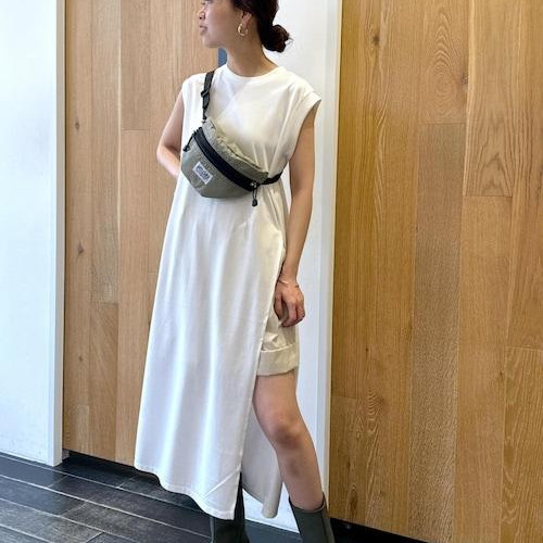 シンプルなデザインが色々なスタ...