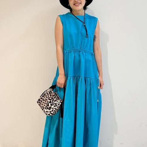 1枚で夏を彩るターコイズカラー...